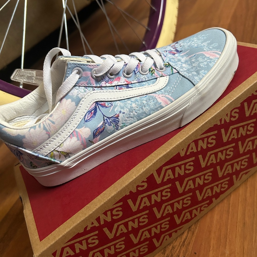 Vans shoes size 7